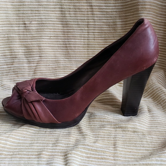 Shoe - Picture 3 of 4